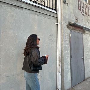 Meet your Posher, Mia